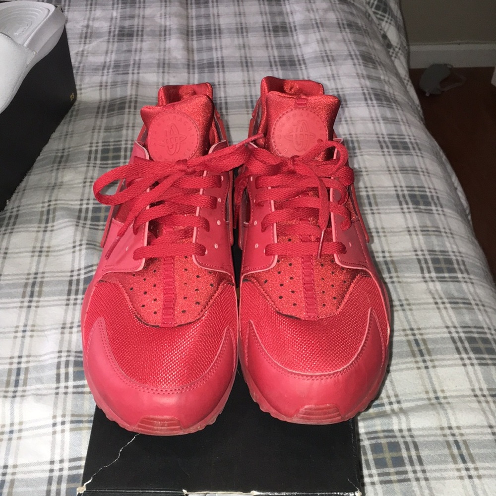Nike Air huarache size 12 triple red